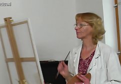 جوجه های سکسی برای به اشتراک گذاشتن جیز گل میخ دانلودسکس باکیفیت خوش شانس روی زانو می آیند